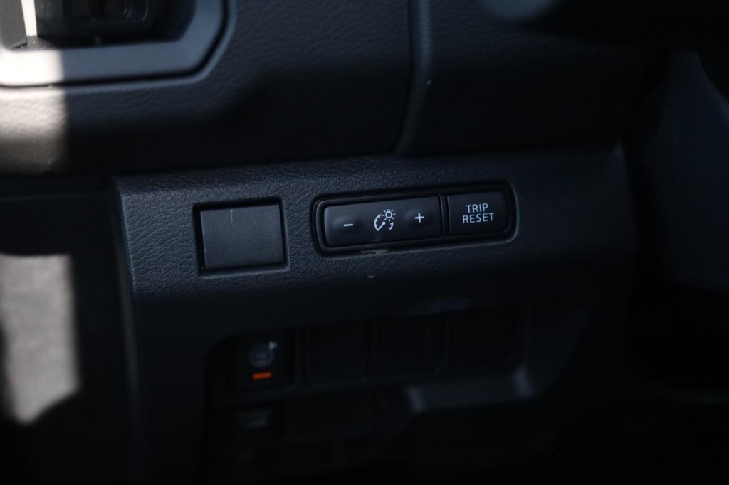 Nissan Frontier Vehicle Image 12