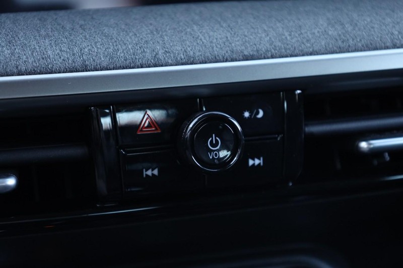 Nissan Kicks Vehicle Full-screen Gallery Image 13