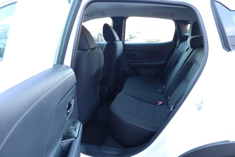 Nissan Kicks Vehicle Full-screen Gallery Image 20