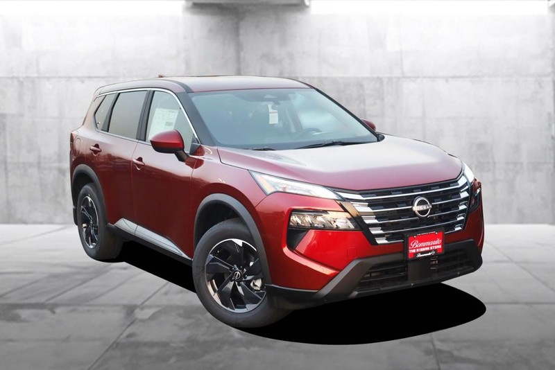 Nissan Rogue Vehicle Full-screen Gallery Image 2