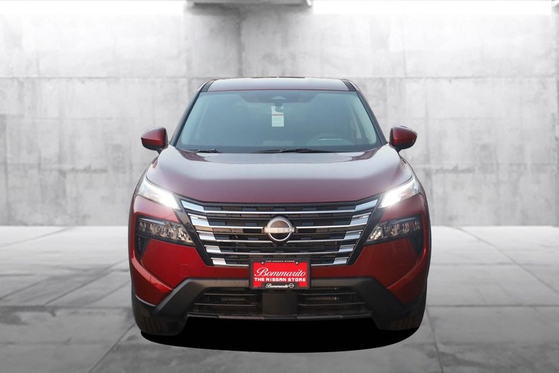 Nissan Rogue Vehicle Full-screen Gallery Image 4