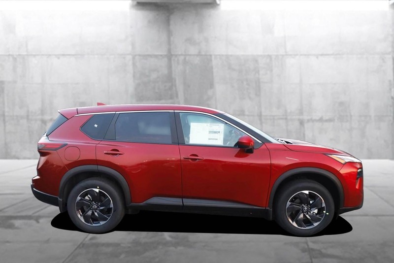 Nissan Rogue Vehicle Full-screen Gallery Image 5