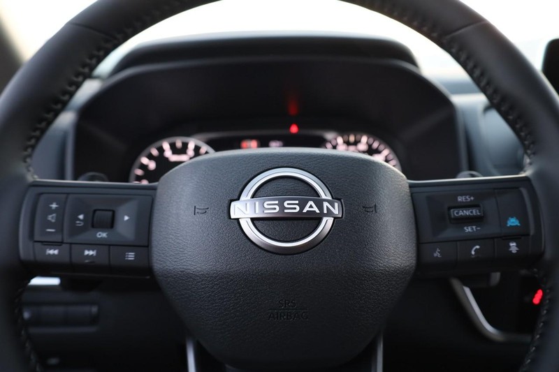 Nissan Rogue Vehicle Full-screen Gallery Image 10