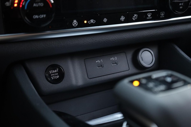 Nissan Rogue Vehicle Full-screen Gallery Image 15