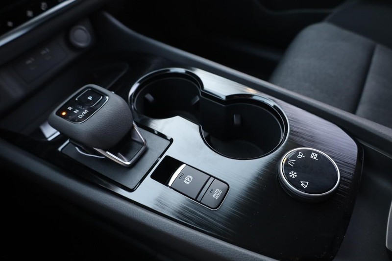 Nissan Rogue Vehicle Full-screen Gallery Image 16