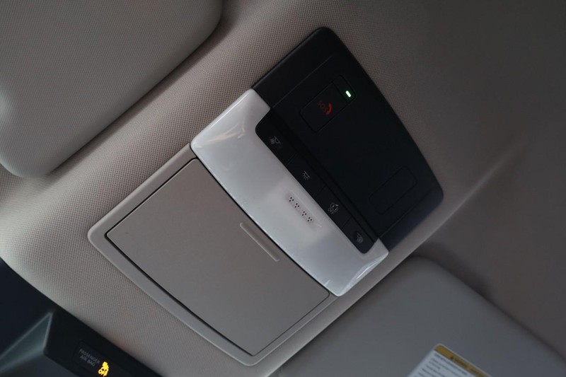 Nissan Rogue Vehicle Full-screen Gallery Image 17