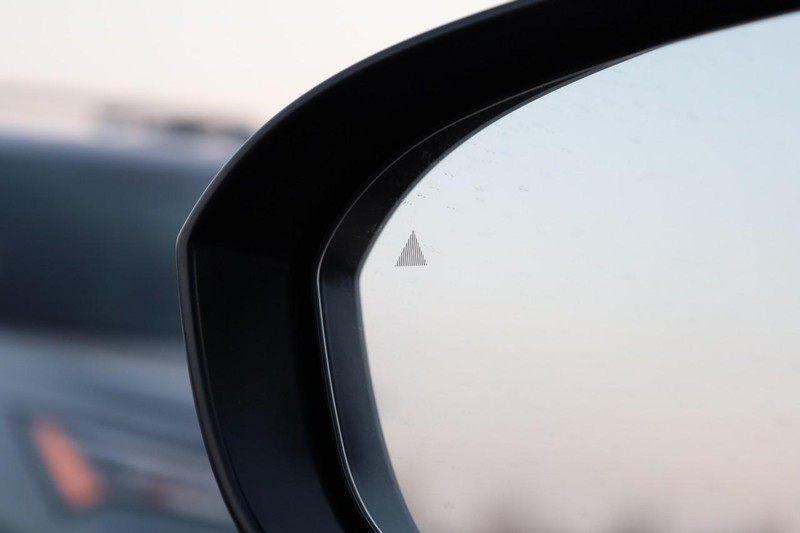 Nissan Rogue Vehicle Full-screen Gallery Image 20