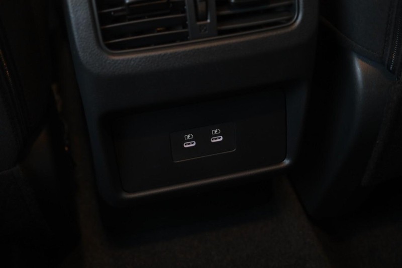 Nissan Rogue Vehicle Full-screen Gallery Image 22