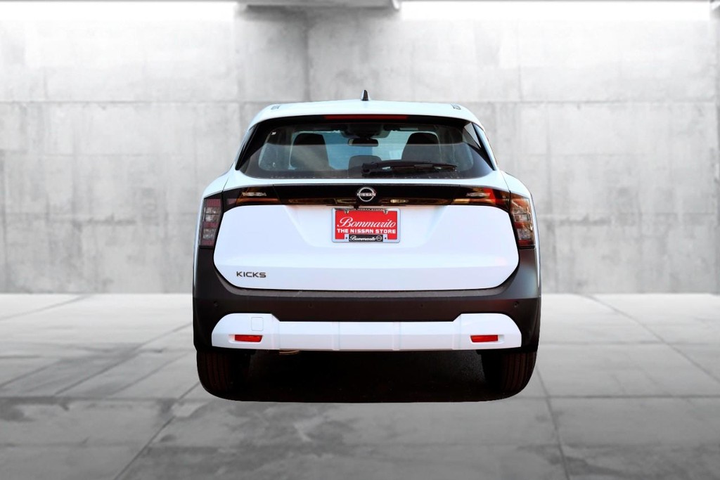 Nissan Kicks Vehicle Image 06