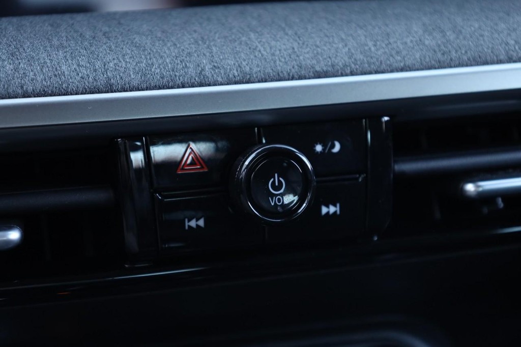 Nissan Kicks Vehicle Image 13