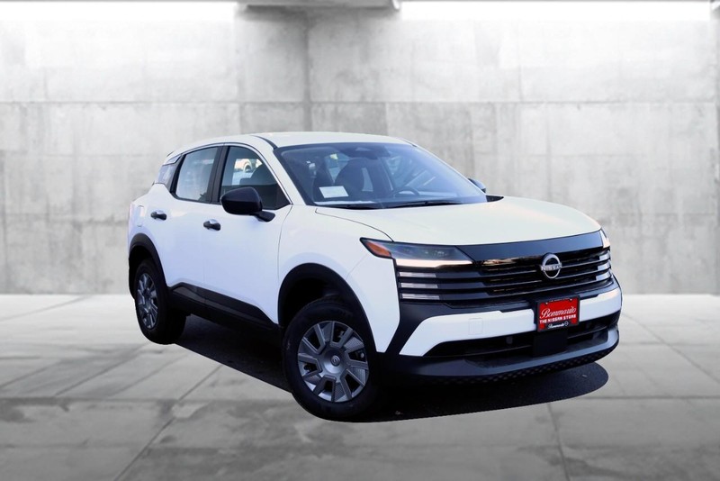 Nissan Kicks Vehicle Image 05