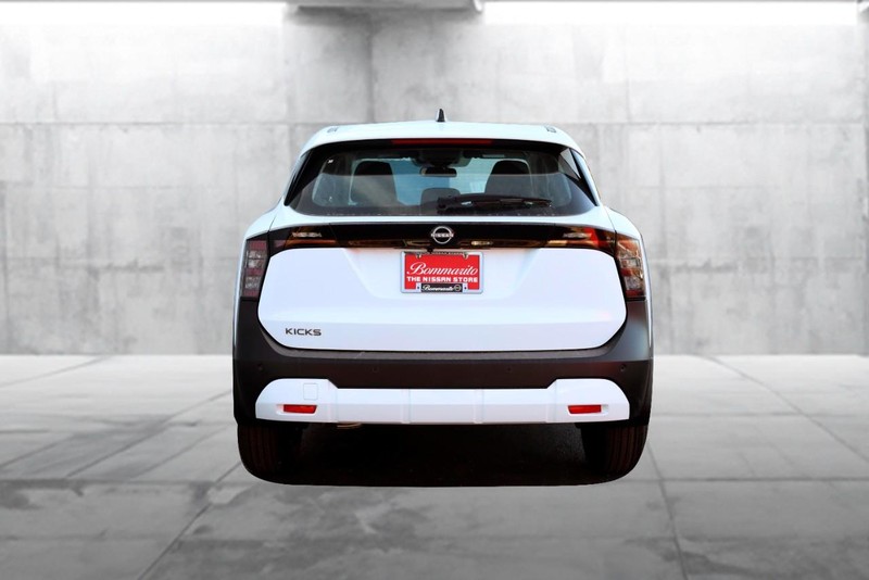 Nissan Kicks Vehicle Image 06