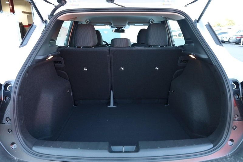 Nissan Kicks Vehicle Image 07