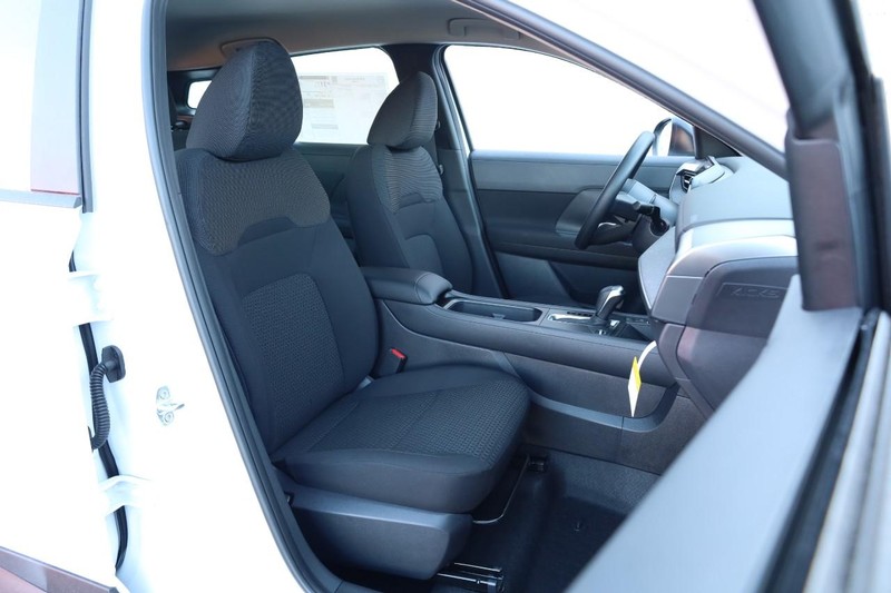 Nissan Kicks Vehicle Image 23