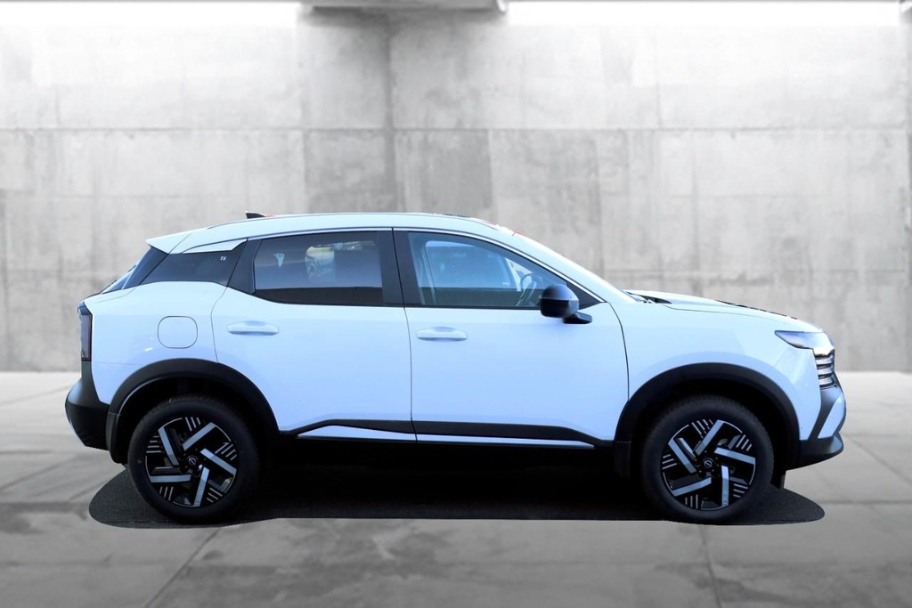 Nissan Kicks Vehicle Image 05