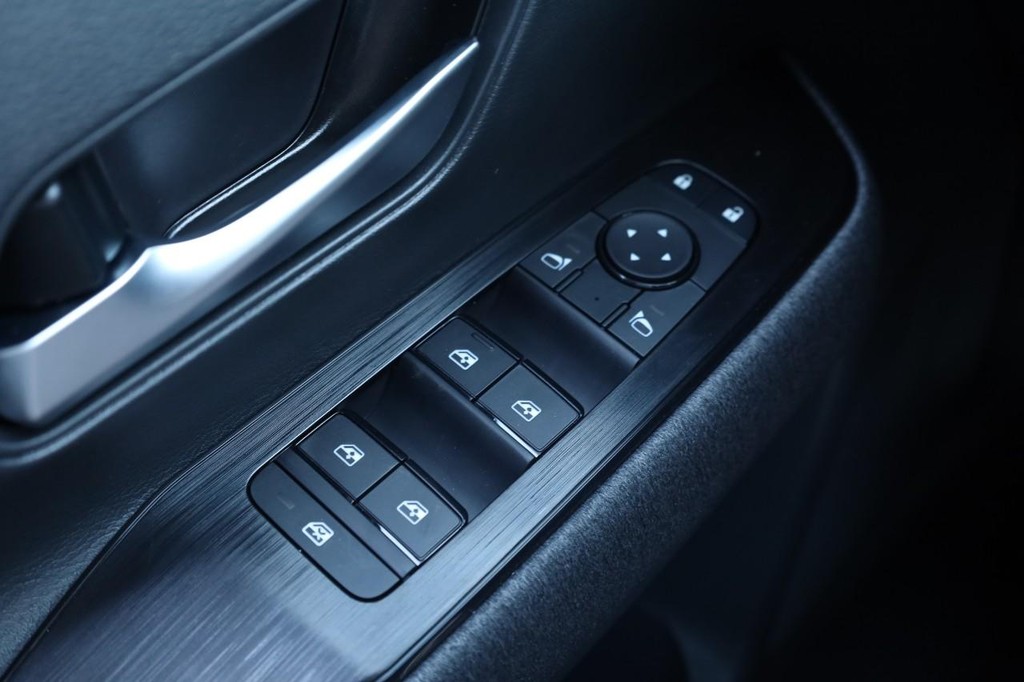 Nissan Kicks Vehicle Image 18