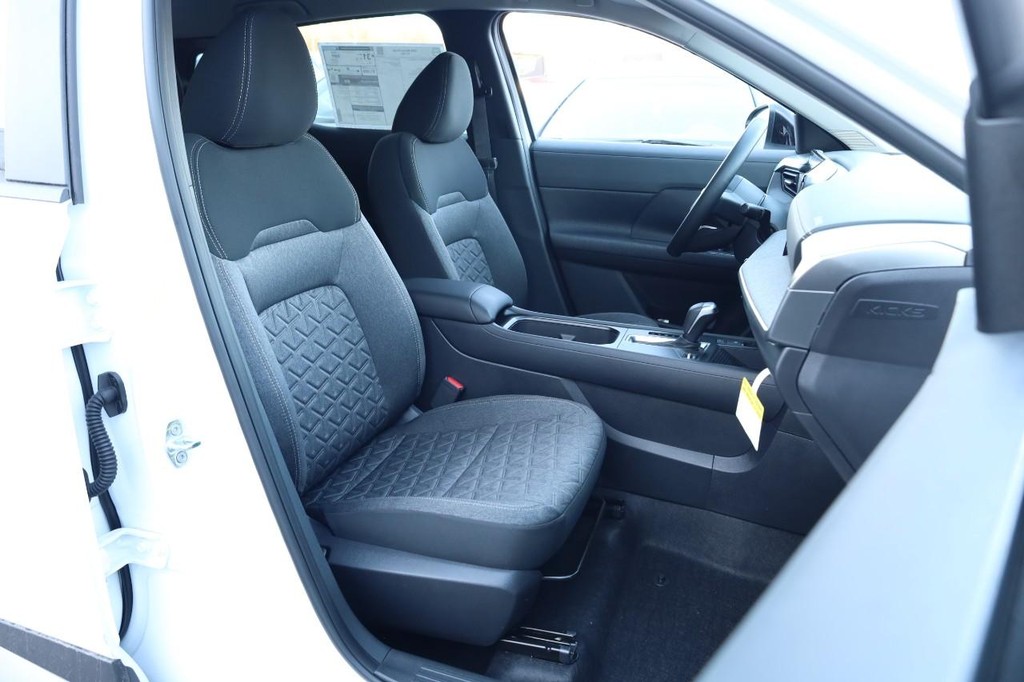 Nissan Kicks Vehicle Image 24