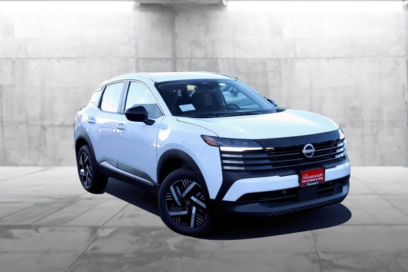 Nissan Kicks Vehicle Full-screen Gallery Image 2