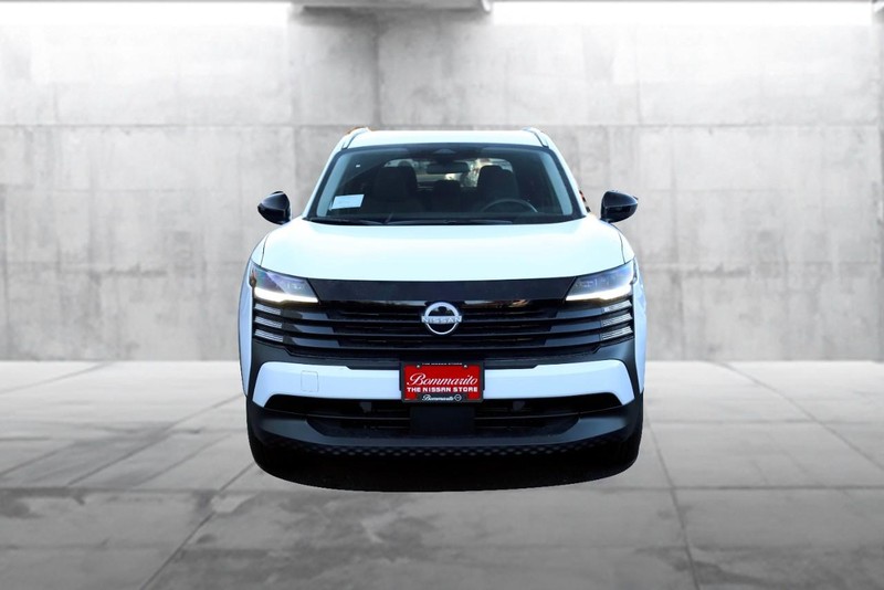 Nissan Kicks Vehicle Full-screen Gallery Image 4