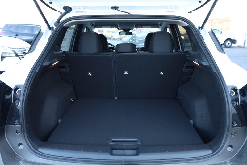 Nissan Kicks Vehicle Full-screen Gallery Image 7