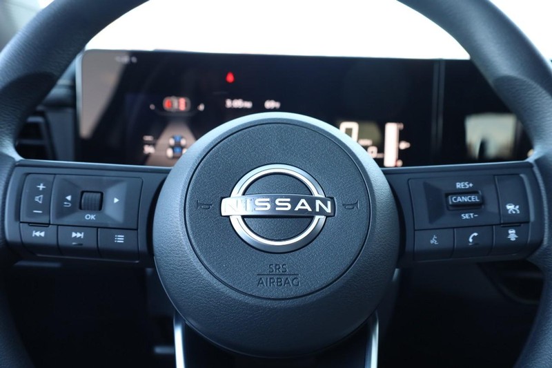 Nissan Kicks Vehicle Full-screen Gallery Image 9