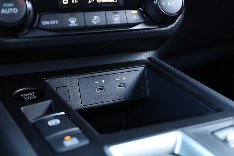 Nissan Kicks Vehicle Full-screen Gallery Image 15