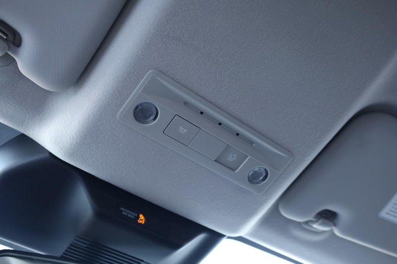 Nissan Kicks Vehicle Full-screen Gallery Image 17