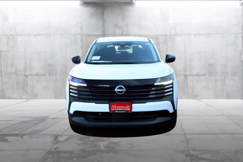 Nissan Kicks Vehicle Full-screen Gallery Image 4