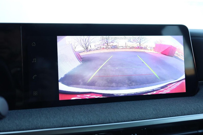 Nissan Kicks Vehicle Full-screen Gallery Image 12