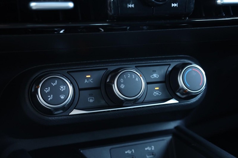 Nissan Kicks Vehicle Full-screen Gallery Image 14