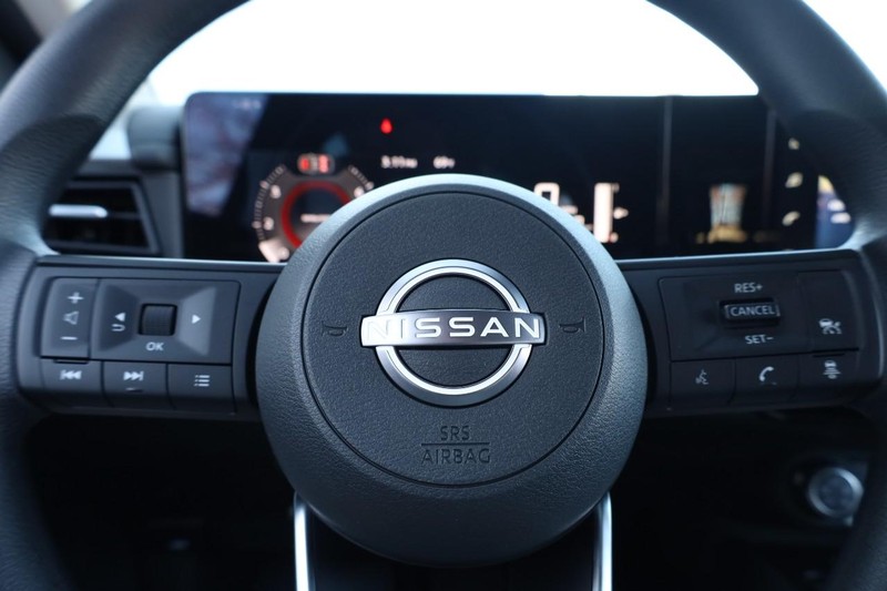 Nissan Kicks Vehicle Image 09