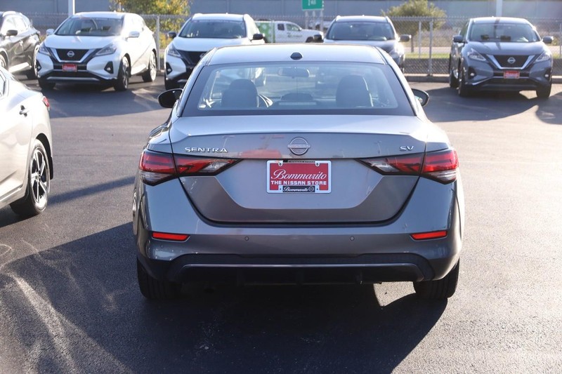 Nissan Sentra Vehicle Full-screen Gallery Image 6