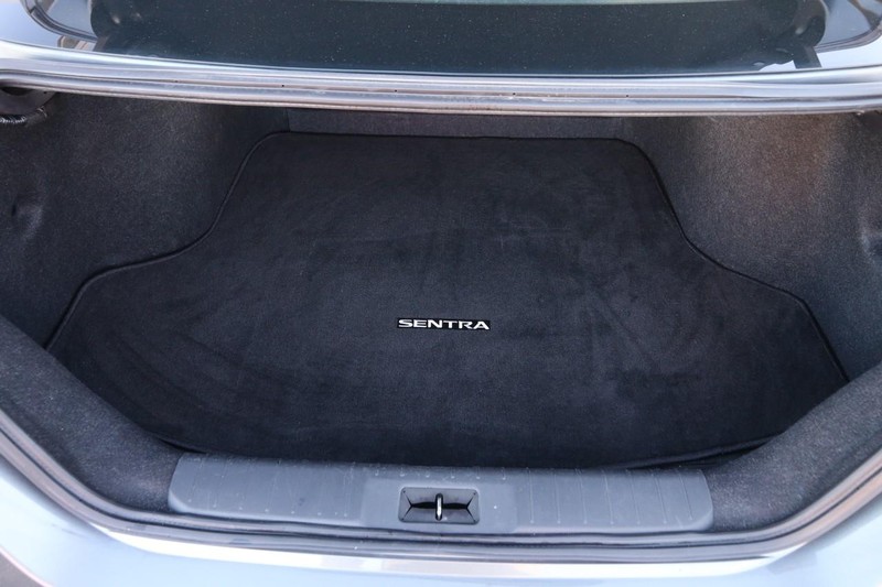 Nissan Sentra Vehicle Full-screen Gallery Image 7