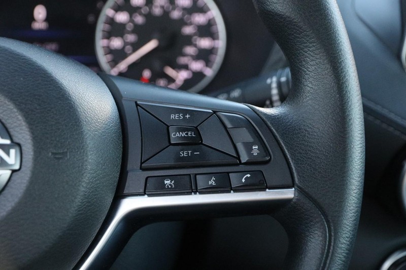 Nissan Sentra Vehicle Full-screen Gallery Image 12