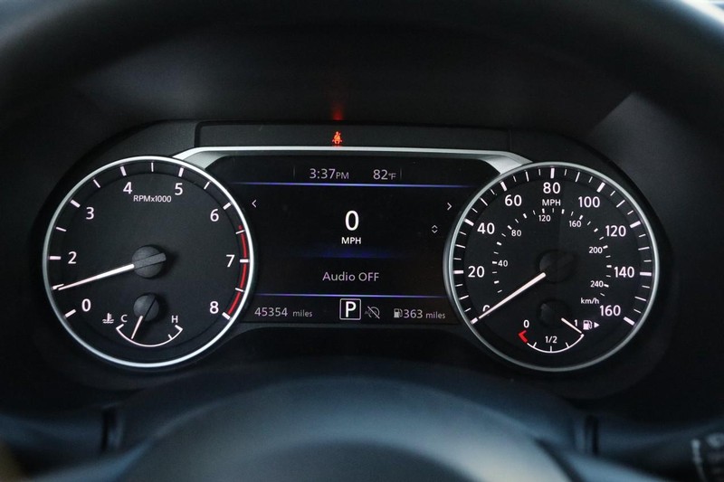 Nissan Sentra Vehicle Full-screen Gallery Image 13