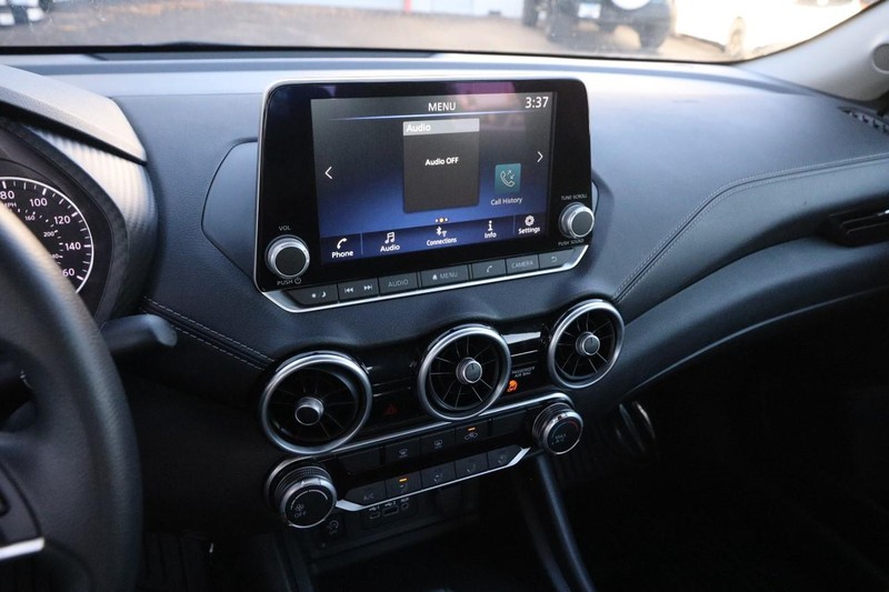 Nissan Sentra Vehicle Full-screen Gallery Image 14