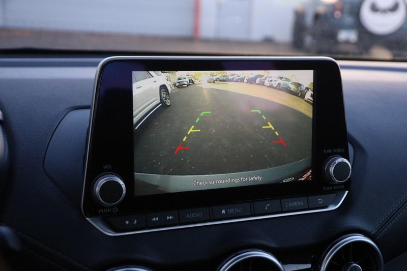 Nissan Sentra Vehicle Full-screen Gallery Image 15