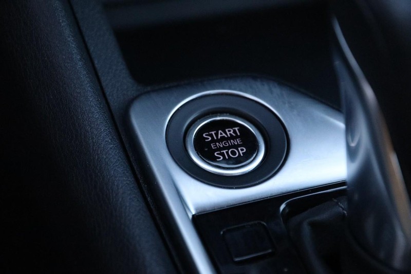 Nissan Sentra Vehicle Full-screen Gallery Image 18