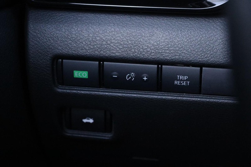 Nissan Sentra Vehicle Full-screen Gallery Image 19