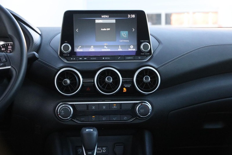 Nissan Sentra Vehicle Full-screen Gallery Image 23