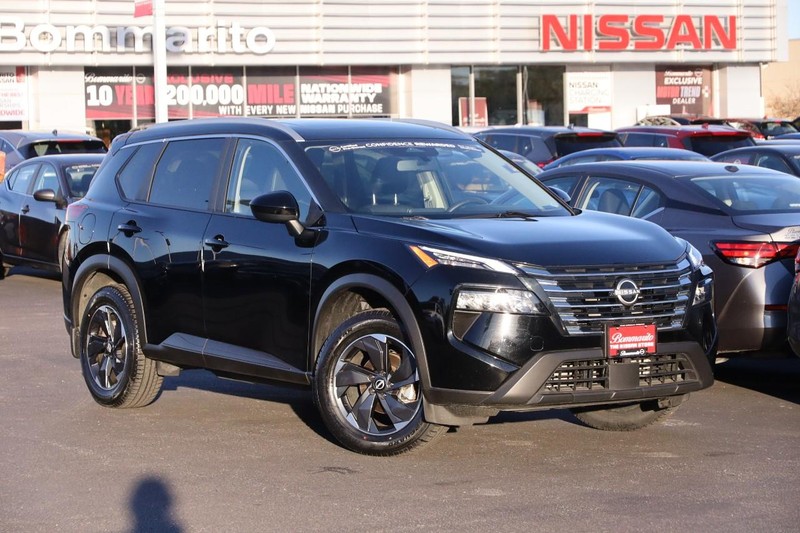 Nissan Rogue Vehicle Full-screen Gallery Image 2