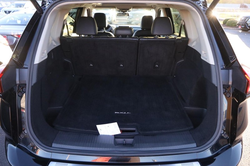 Nissan Rogue Vehicle Full-screen Gallery Image 7