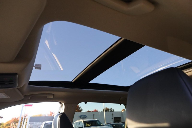 Nissan Rogue Vehicle Full-screen Gallery Image 9