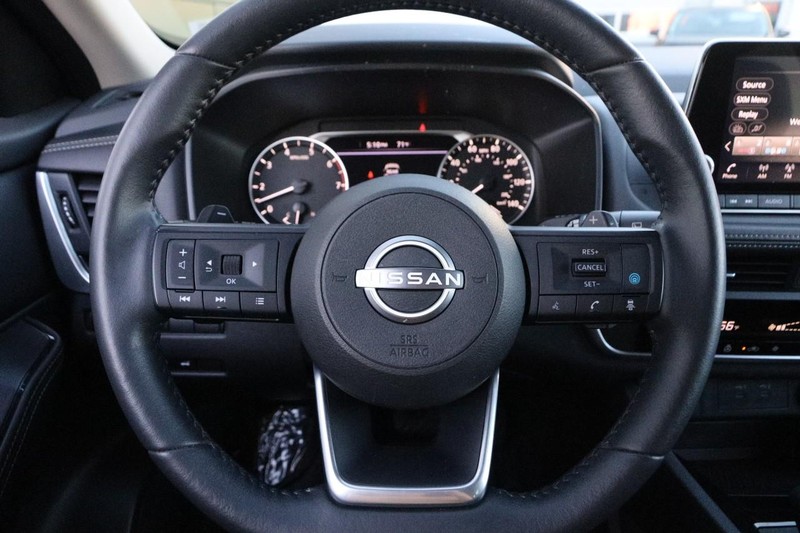 Nissan Rogue Vehicle Full-screen Gallery Image 12