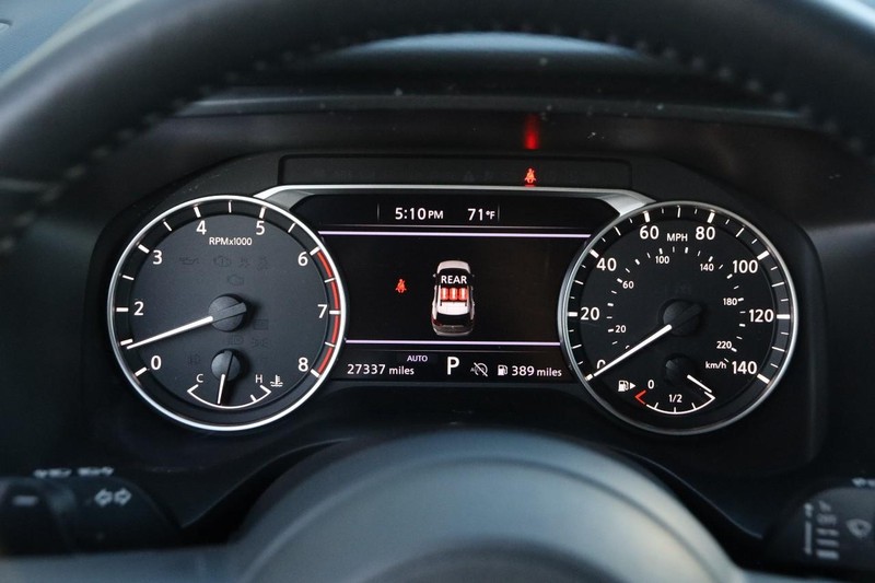 Nissan Rogue Vehicle Full-screen Gallery Image 15