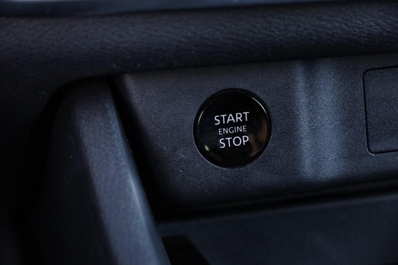 Nissan Rogue Vehicle Full-screen Gallery Image 16