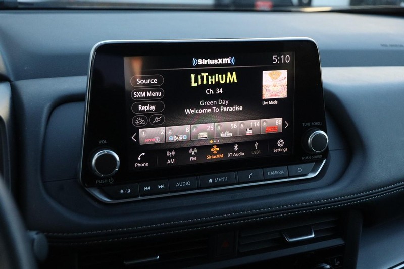 Nissan Rogue Vehicle Full-screen Gallery Image 17