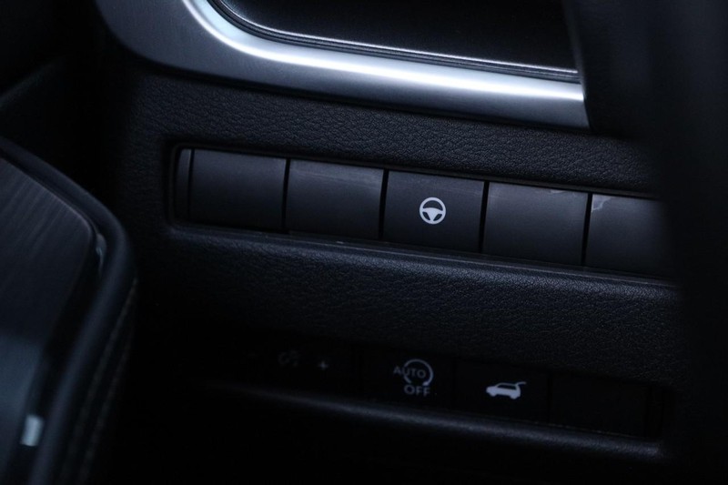 Nissan Rogue Vehicle Full-screen Gallery Image 21