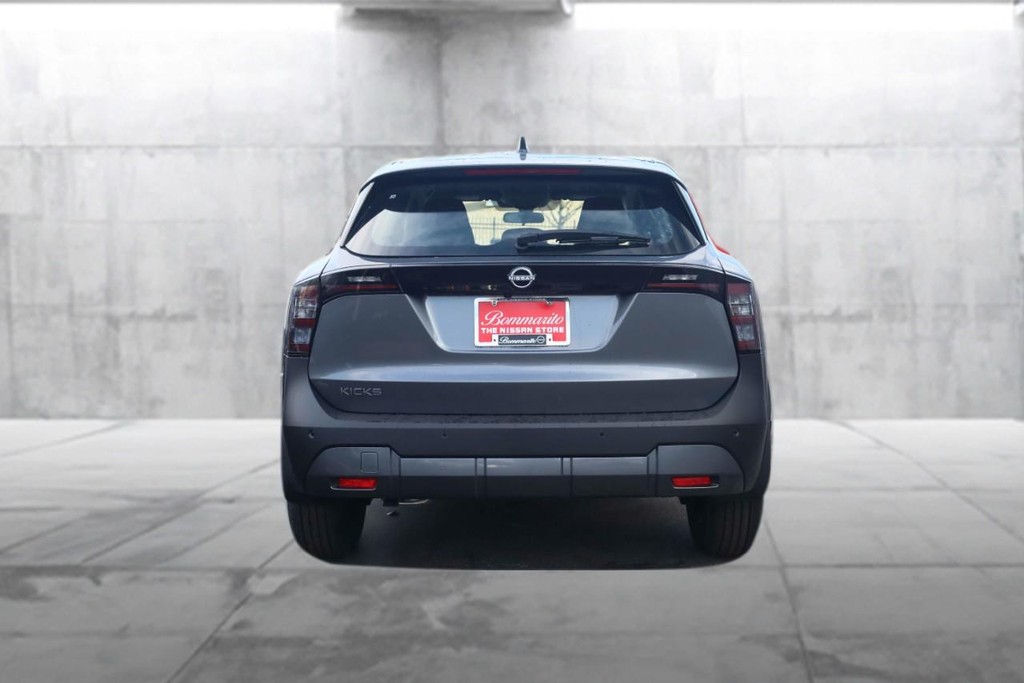 Nissan Kicks Vehicle Image 06