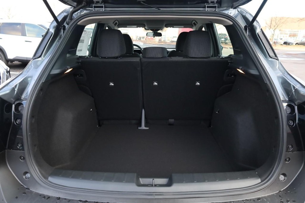 Nissan Kicks Vehicle Image 07